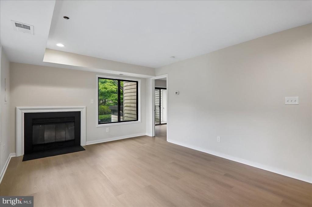 10102 HELLINGLY PLACE Unit: 303