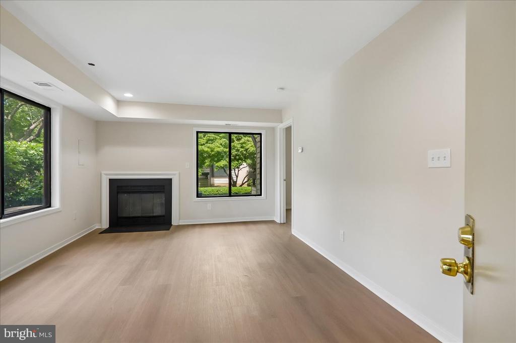10102 HELLINGLY PLACE Unit: 303
