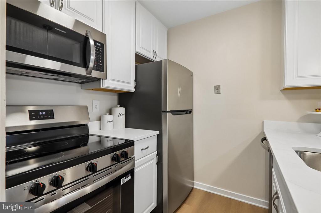 10102 HELLINGLY PLACE Unit: 303
