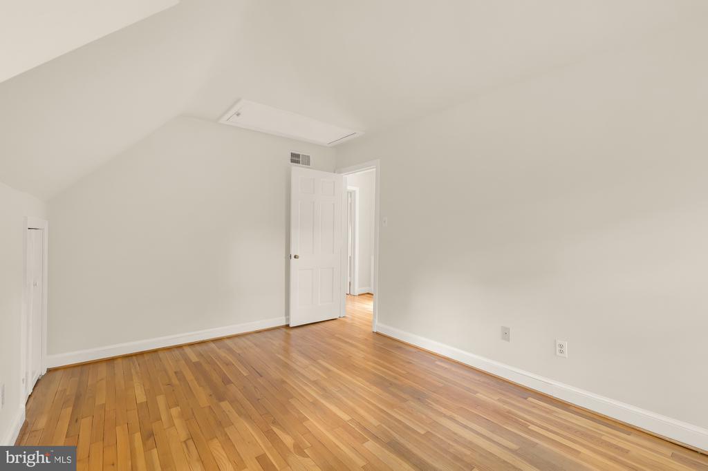 5806 WILSON LANE