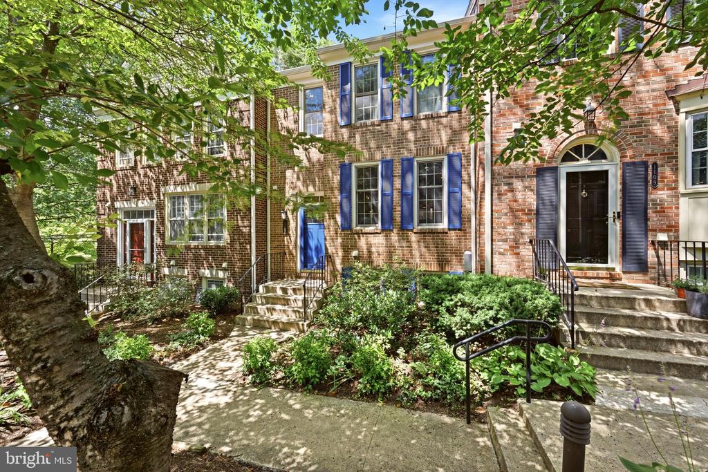 1111 FAIRVIEW COURT
