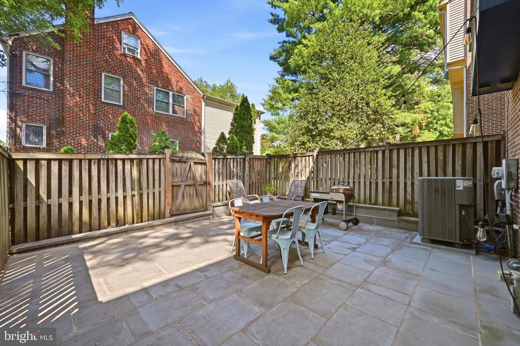 1111 FAIRVIEW COURT