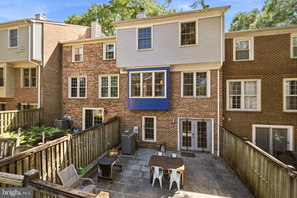 1111 FAIRVIEW COURT