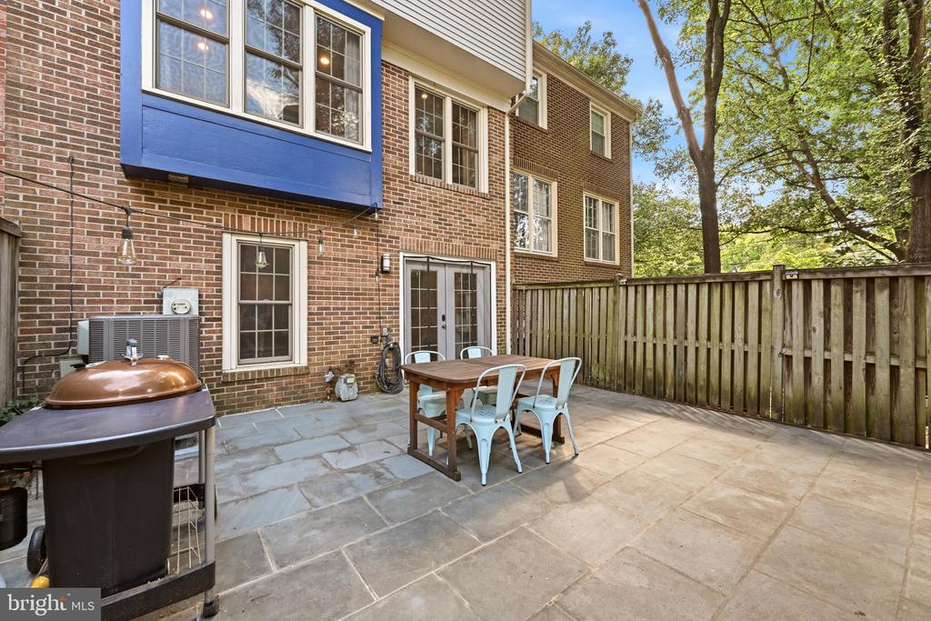 1111 FAIRVIEW COURT