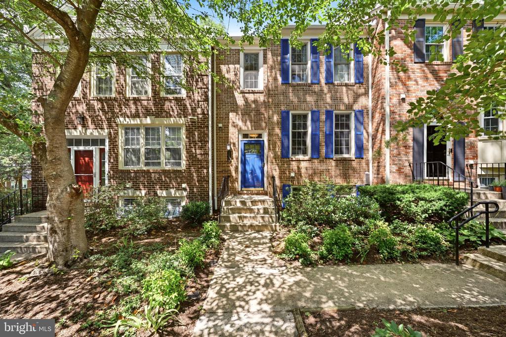 1111 FAIRVIEW COURT