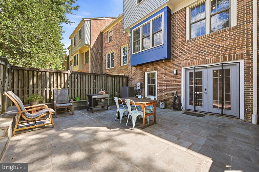 1111 FAIRVIEW COURT