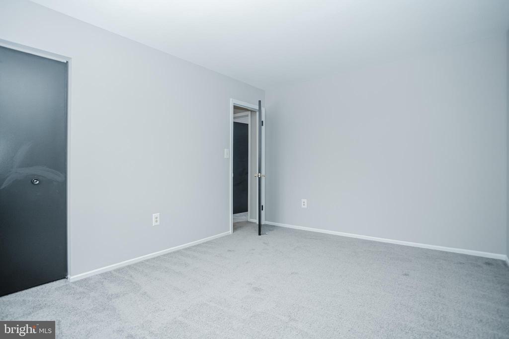 12411 Proxmire Dr