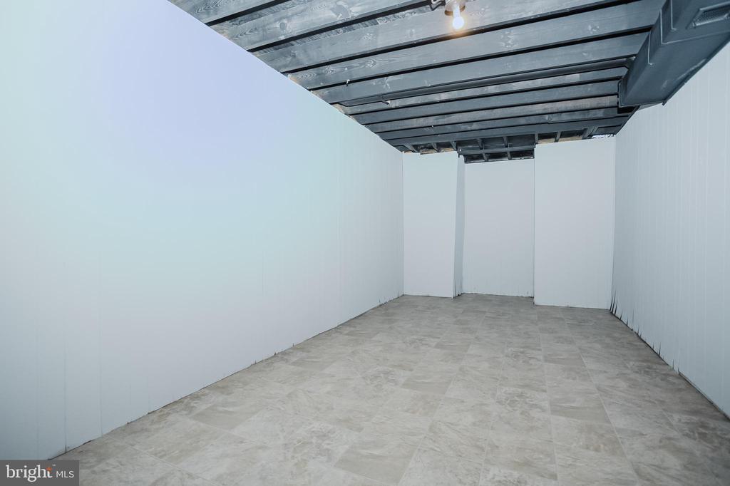 12411 Proxmire Dr