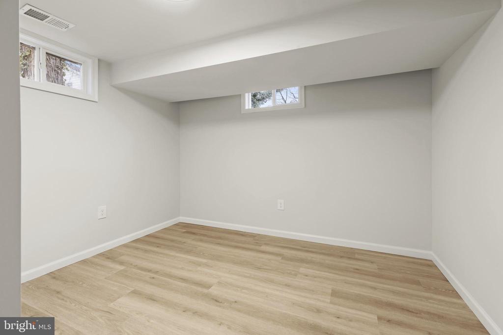 6121 Osborn Rd