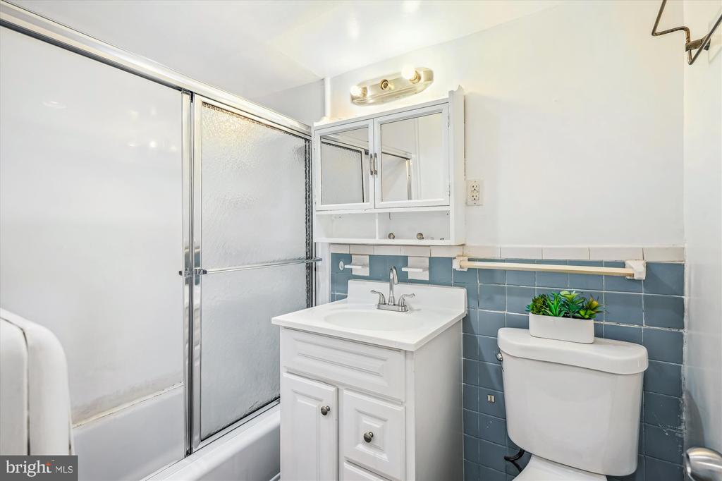 9274 ADELPHI RD #202