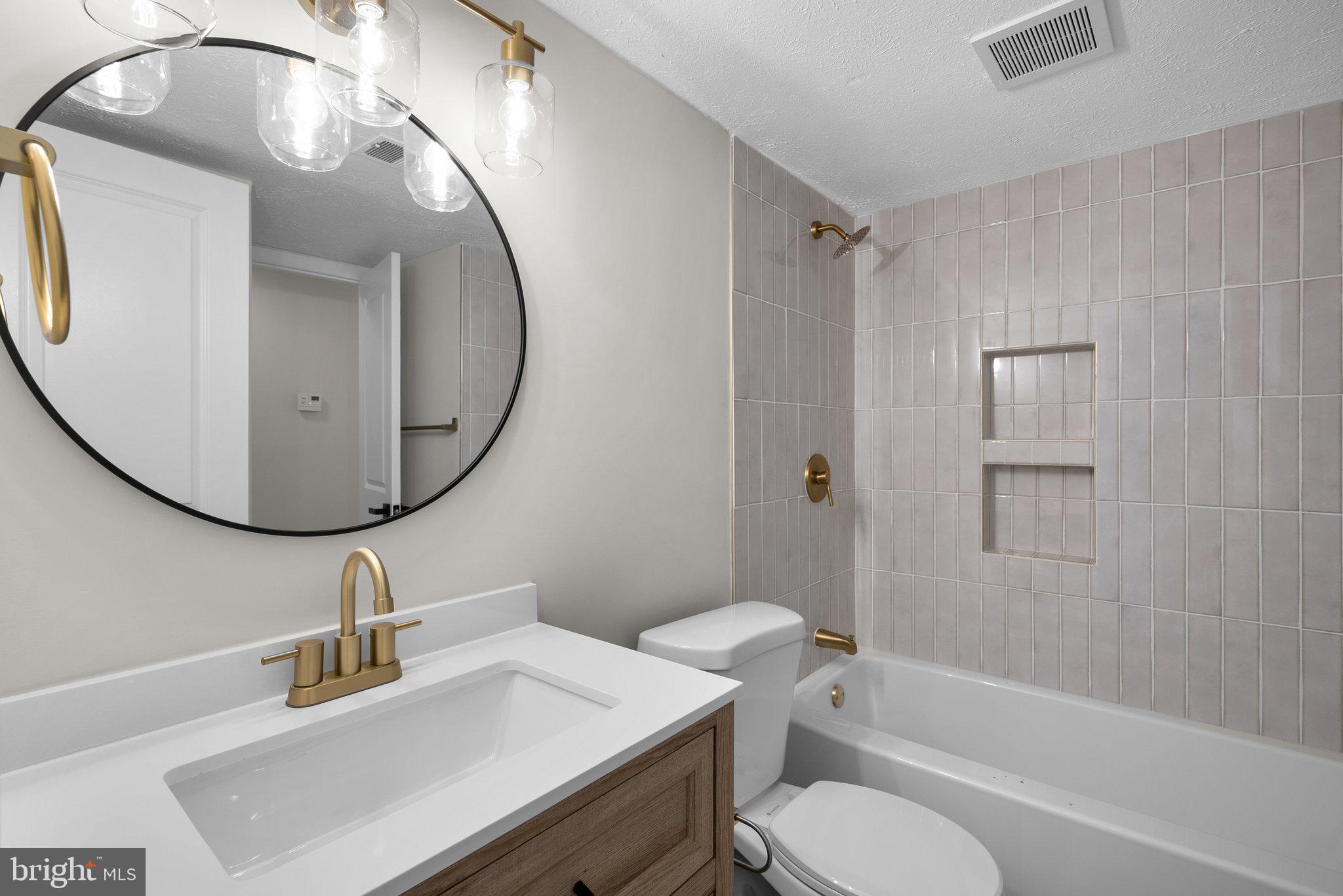 804 Carriage House Ln