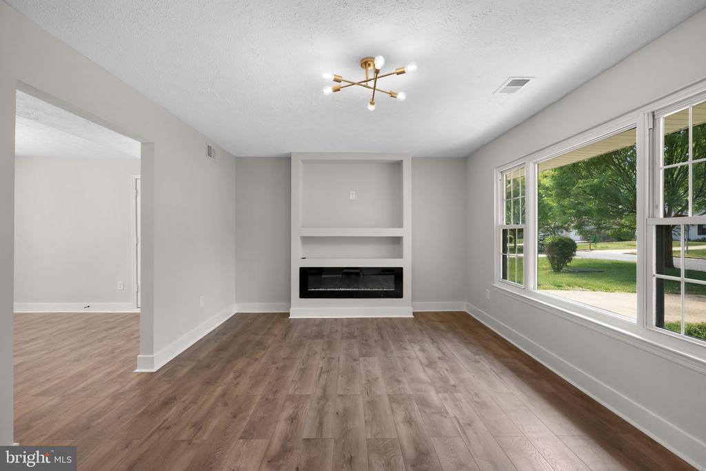 804 Carriage House Ln