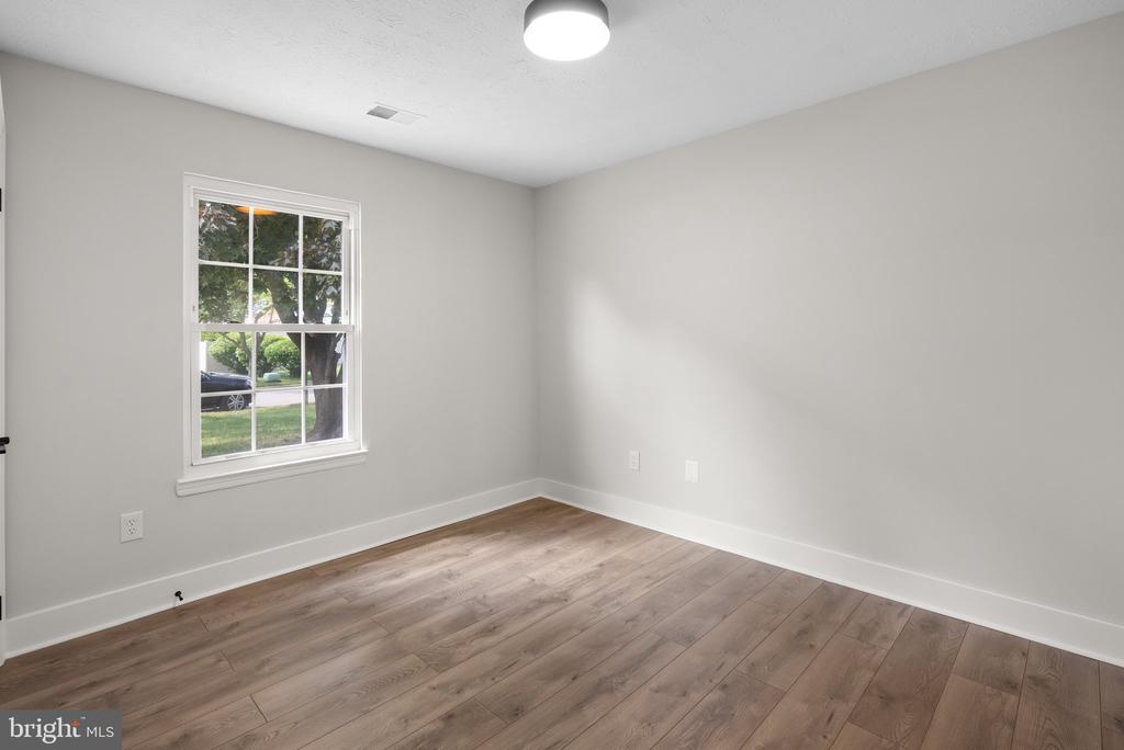 804 Carriage House Ln