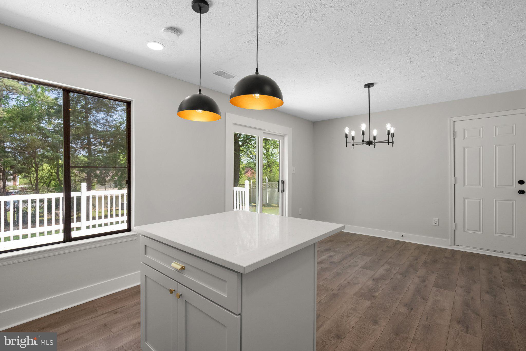 804 Carriage House Ln