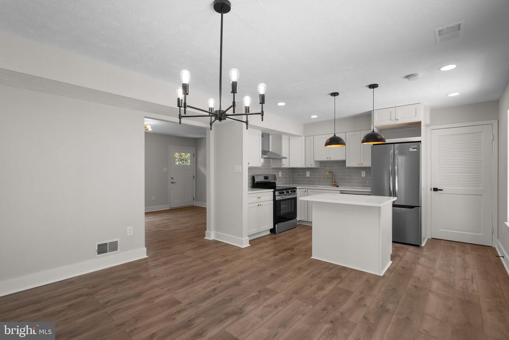 804 Carriage House Ln