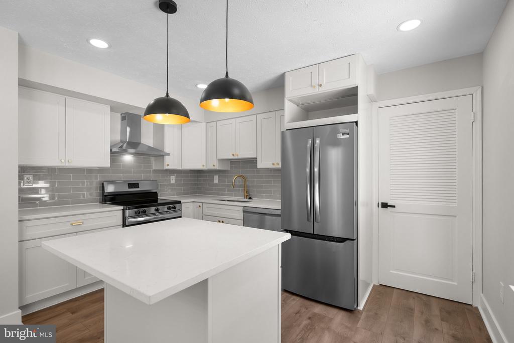 804 Carriage House Ln