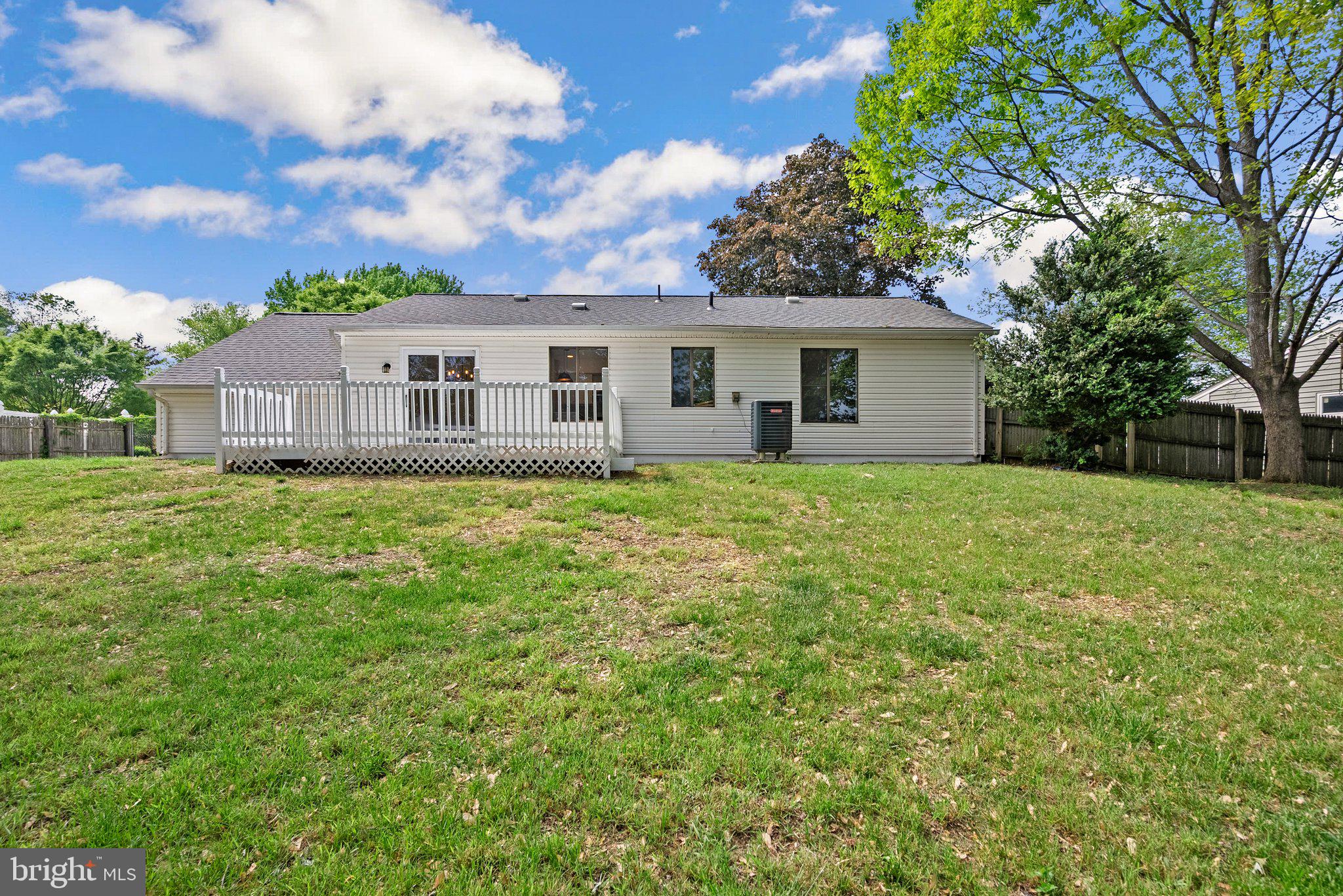 804 Carriage House Ln