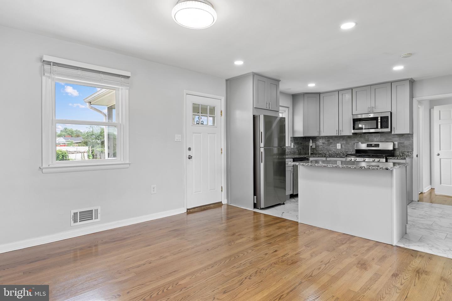 5912 Alan Dr