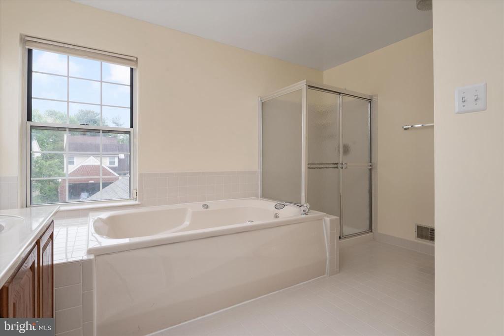 7912 KARA COURT