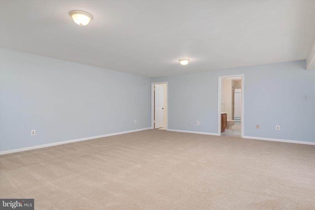 7912 KARA COURT