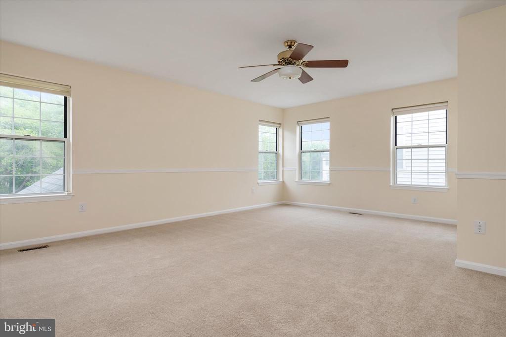 7912 KARA COURT
