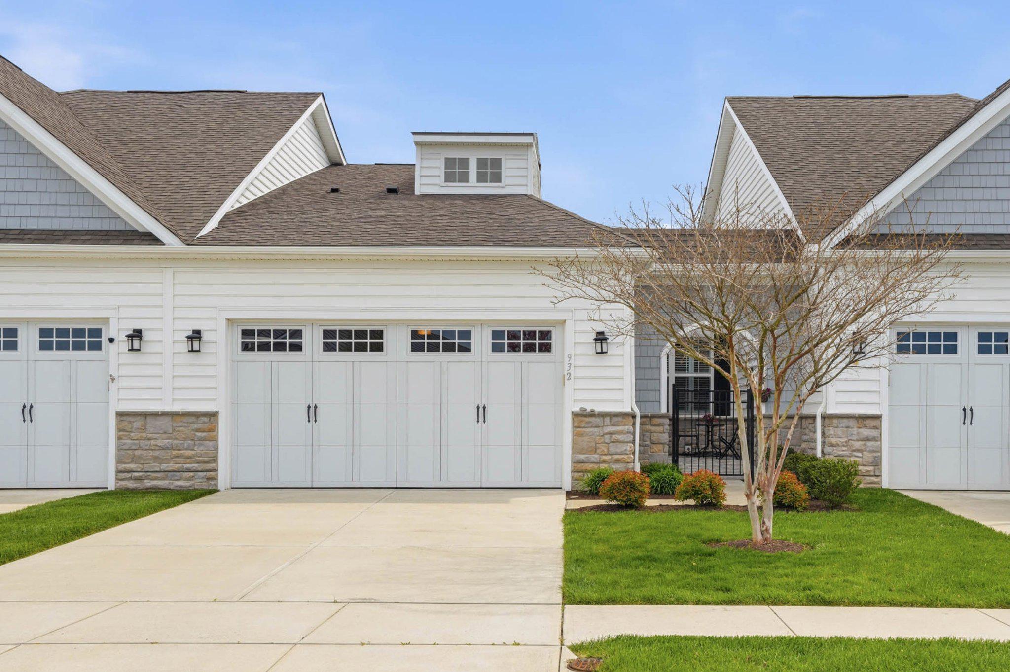 932 MOORINGS CIRCLE