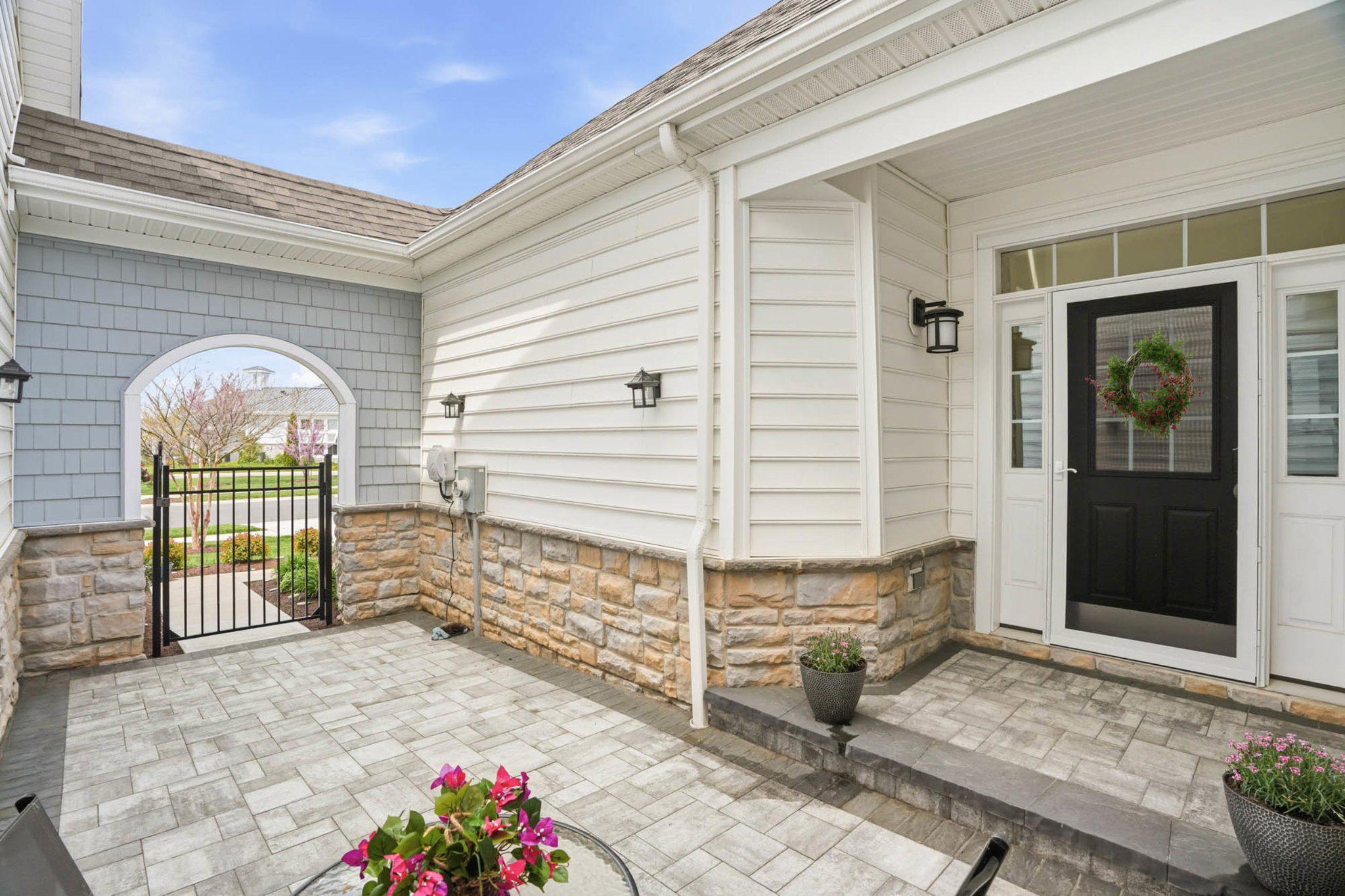 932 MOORINGS CIRCLE
