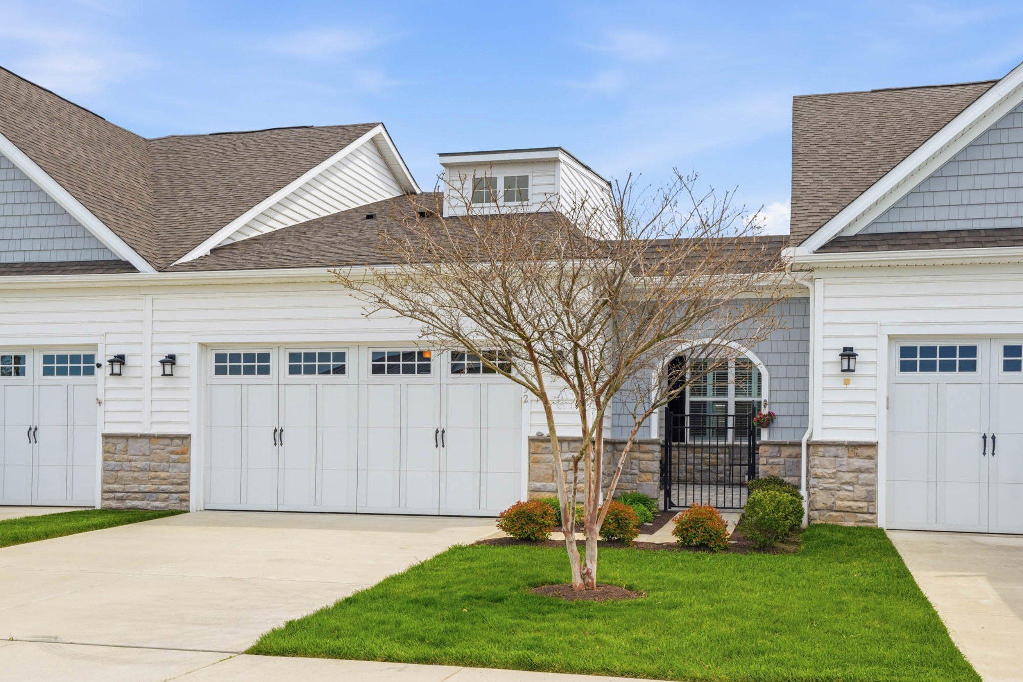 932 MOORINGS CIRCLE