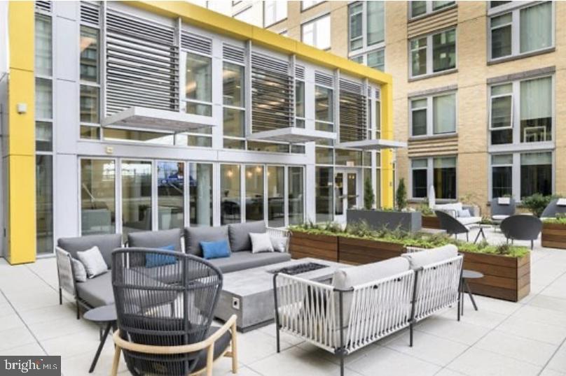 400 Army Navy Drive Dr Unit: 1821