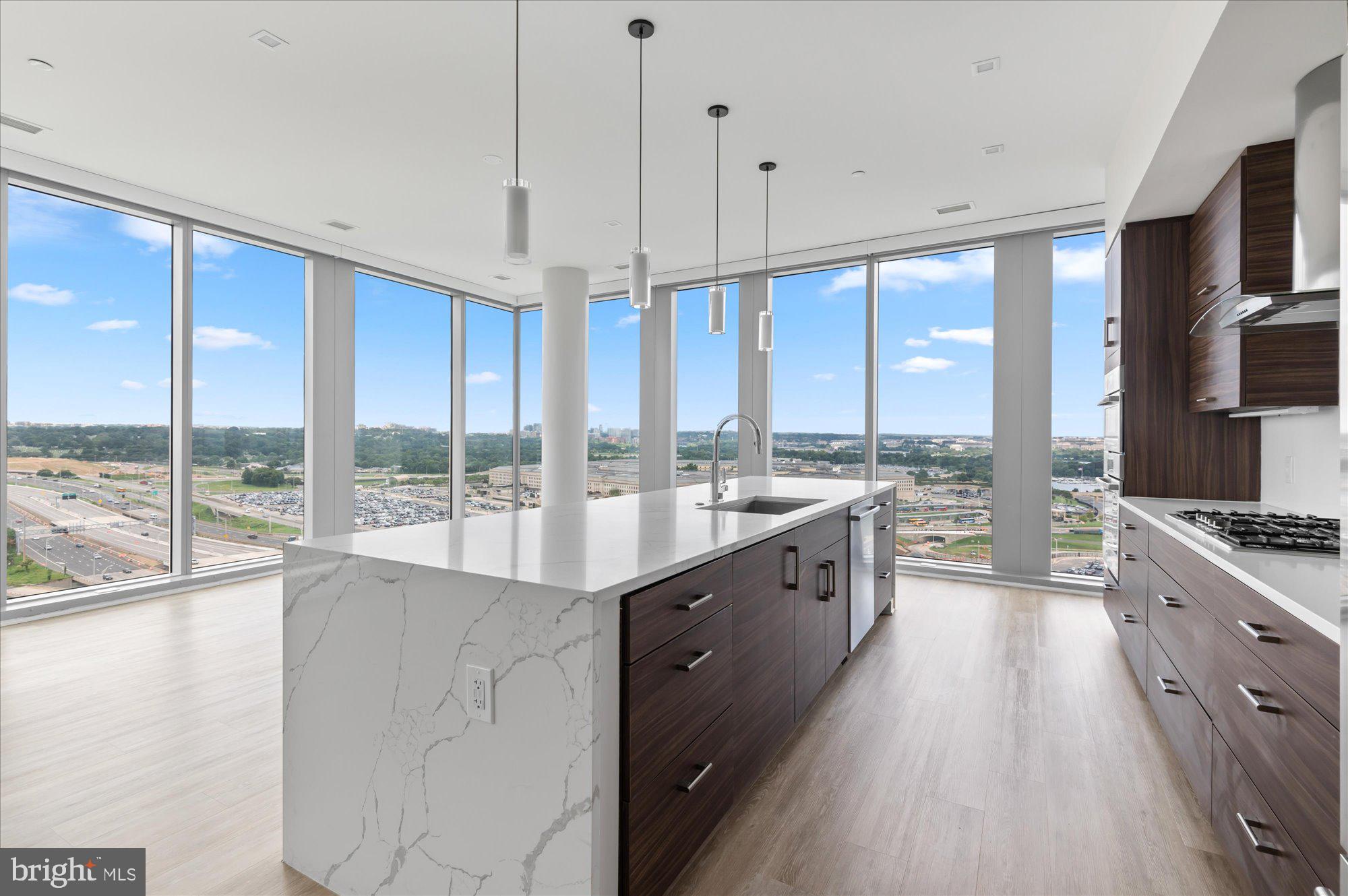 400 Army Navy Drive Dr Unit: 1821