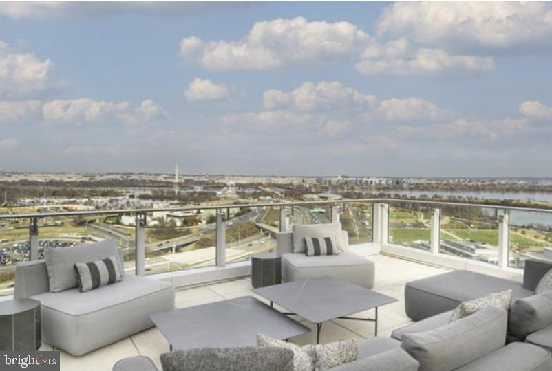 400 Army Navy Drive Dr Unit: 1821