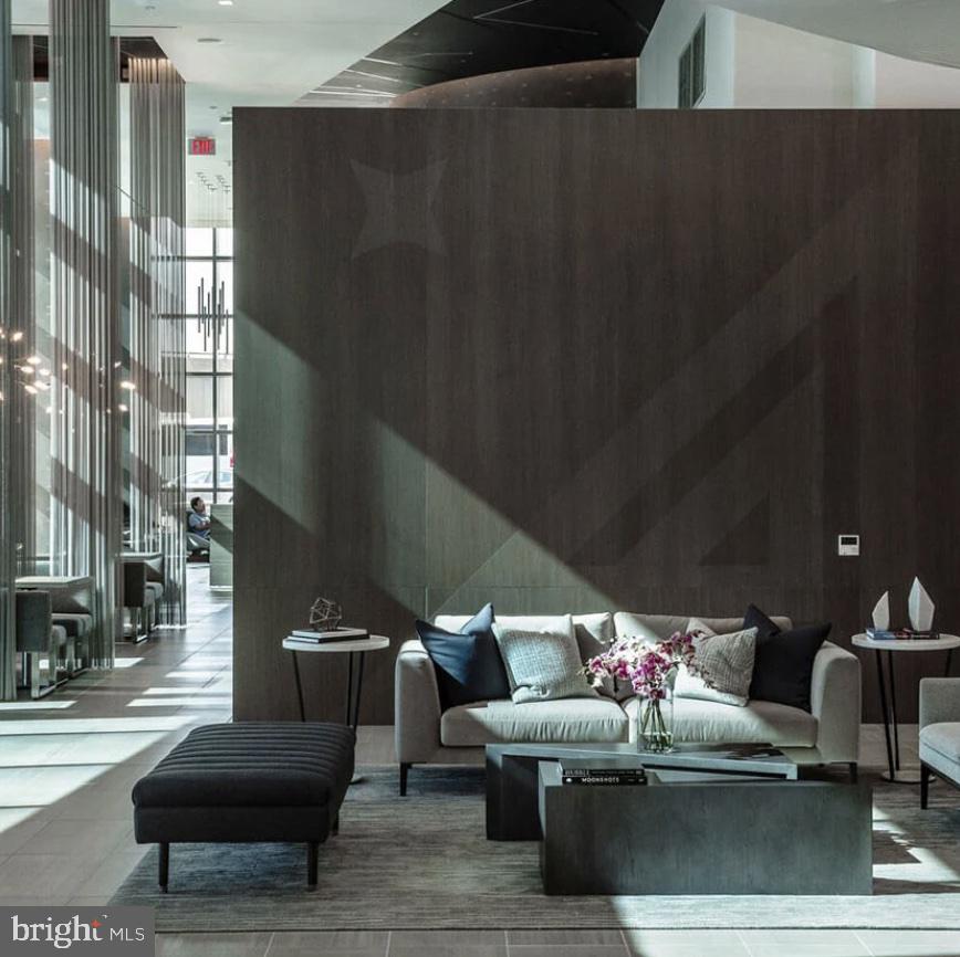 400 Army Navy Drive Dr Unit: 1821