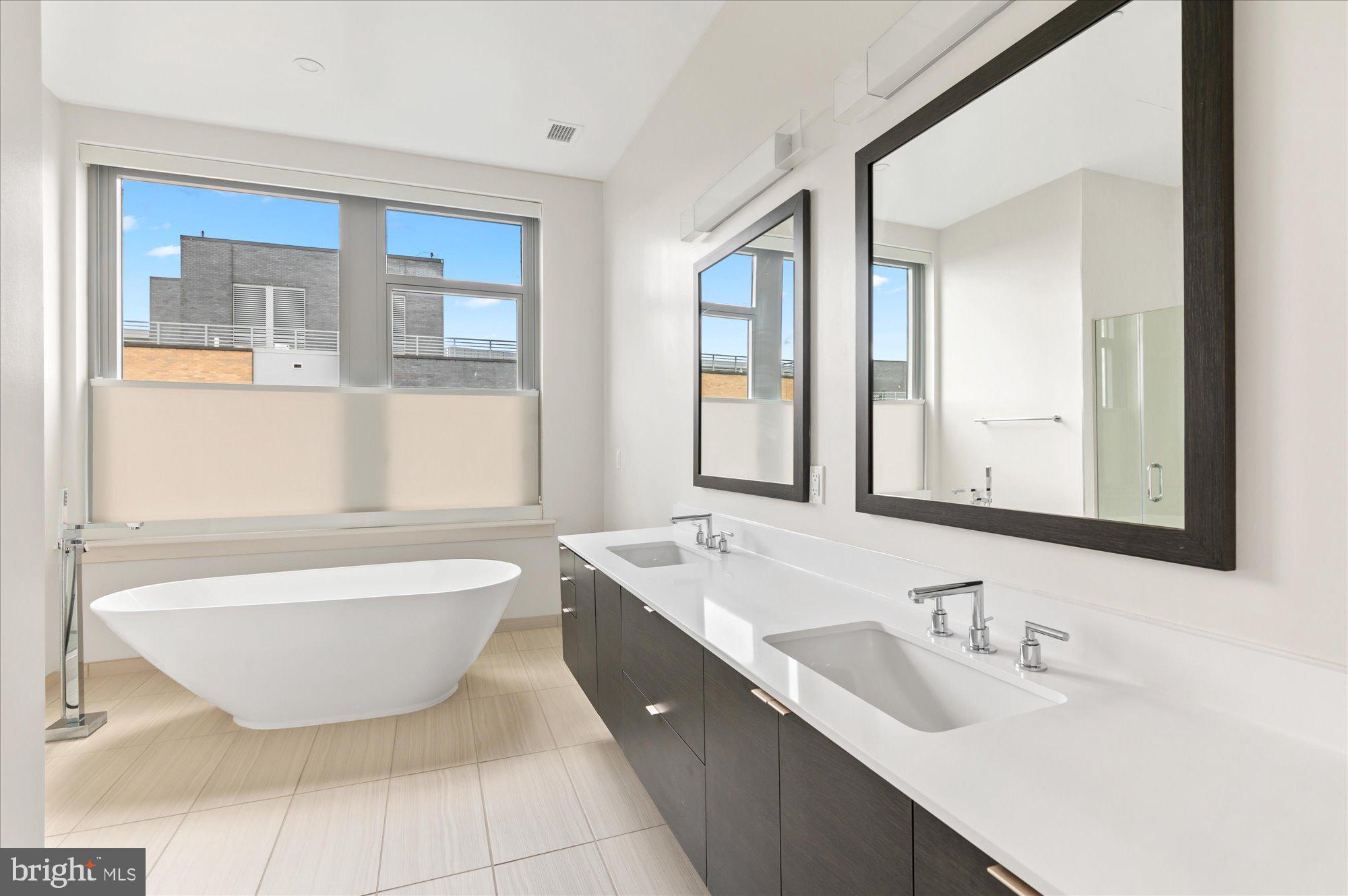 400 Army Navy Drive Dr Unit: 1821