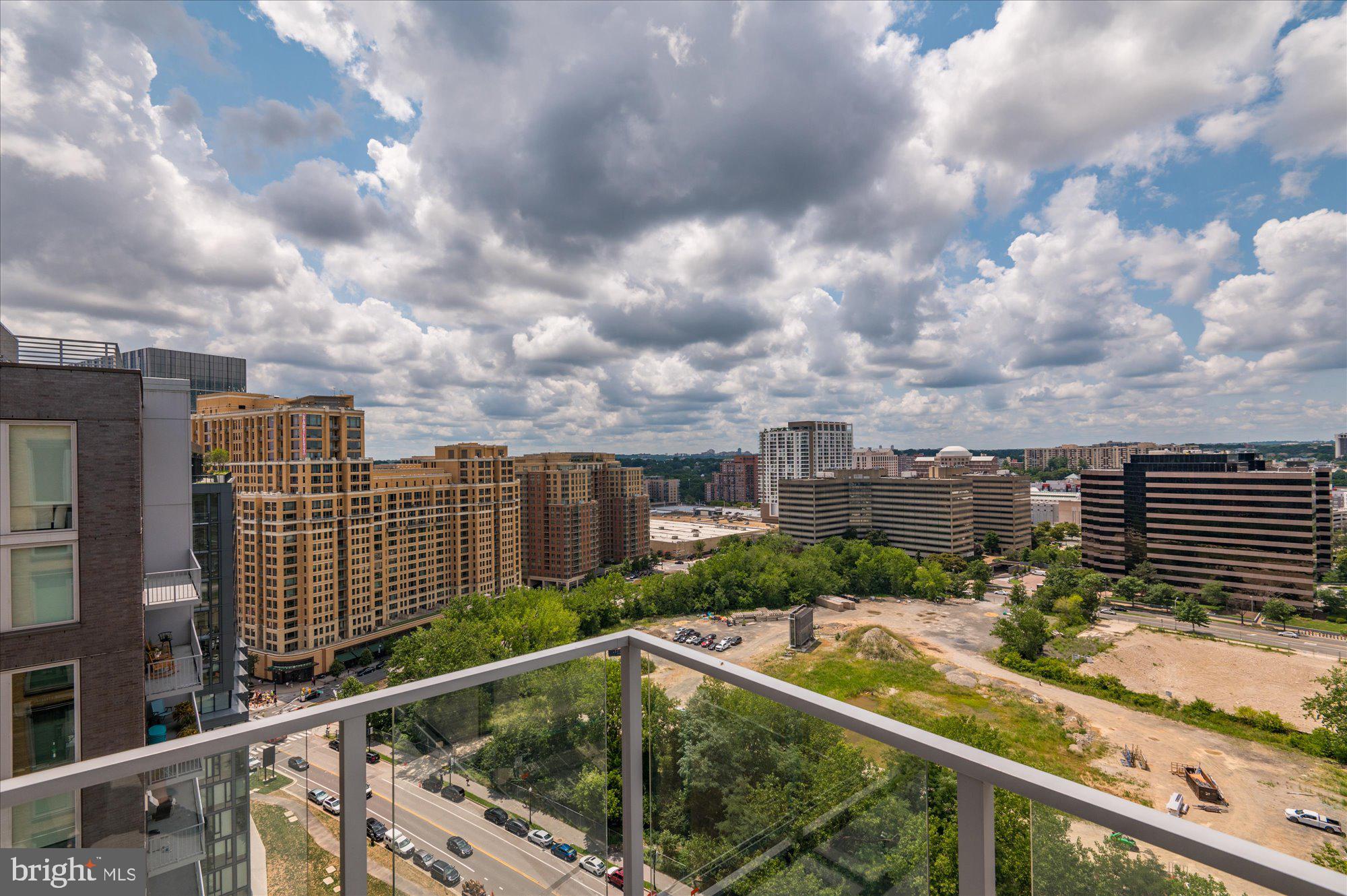 400 Army Navy Drive Dr Unit: 1821