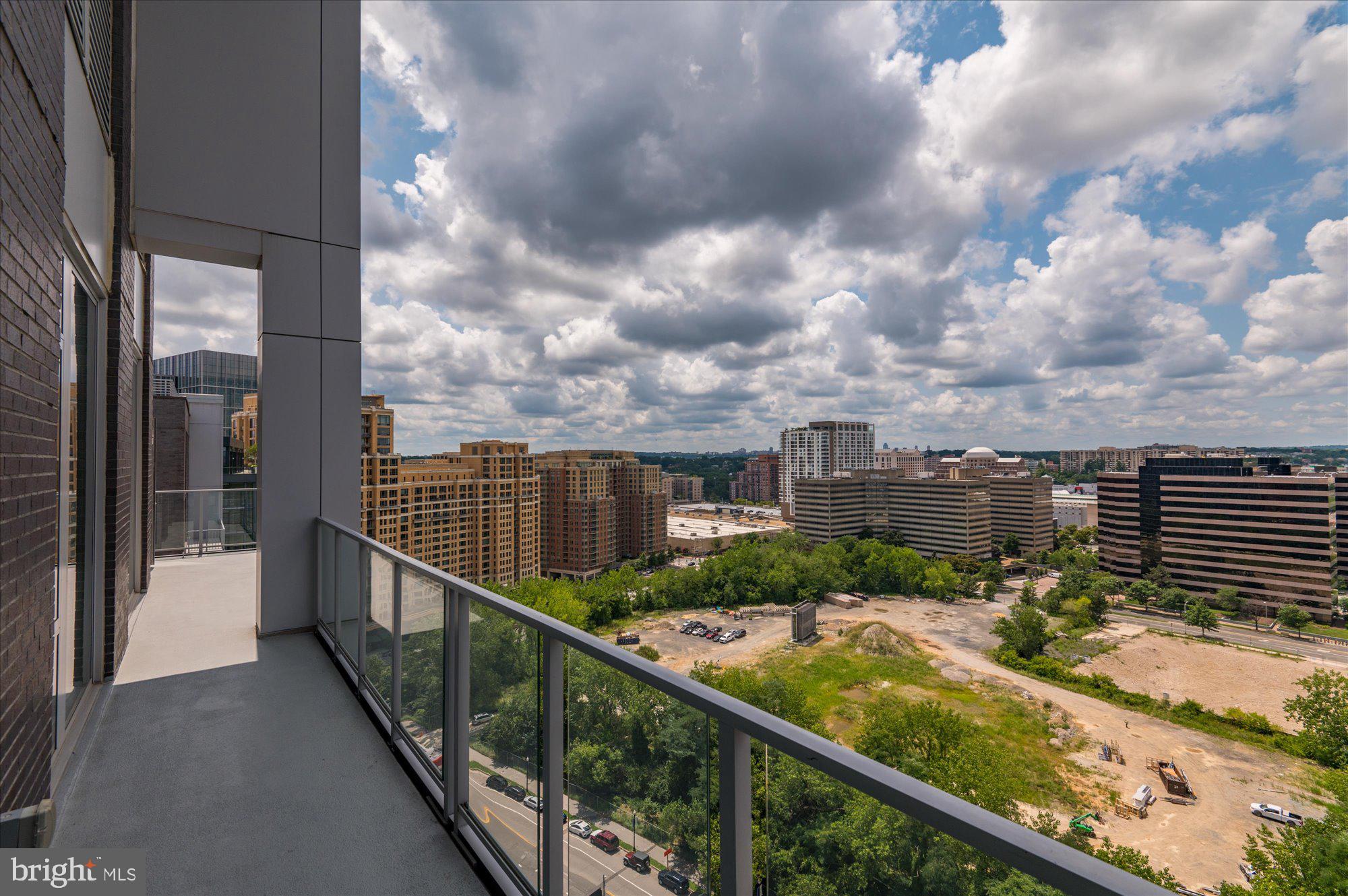 400 Army Navy Drive Dr Unit: 1821