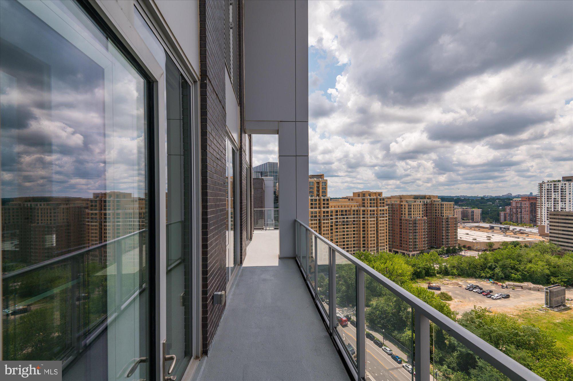 400 Army Navy Drive Dr Unit: 1821