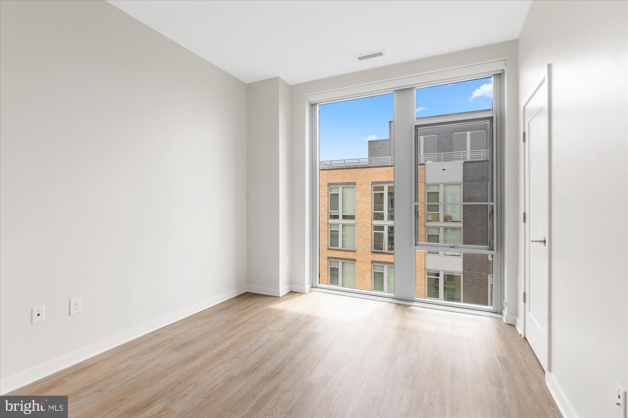 400 Army Navy Drive Dr Unit: 1821