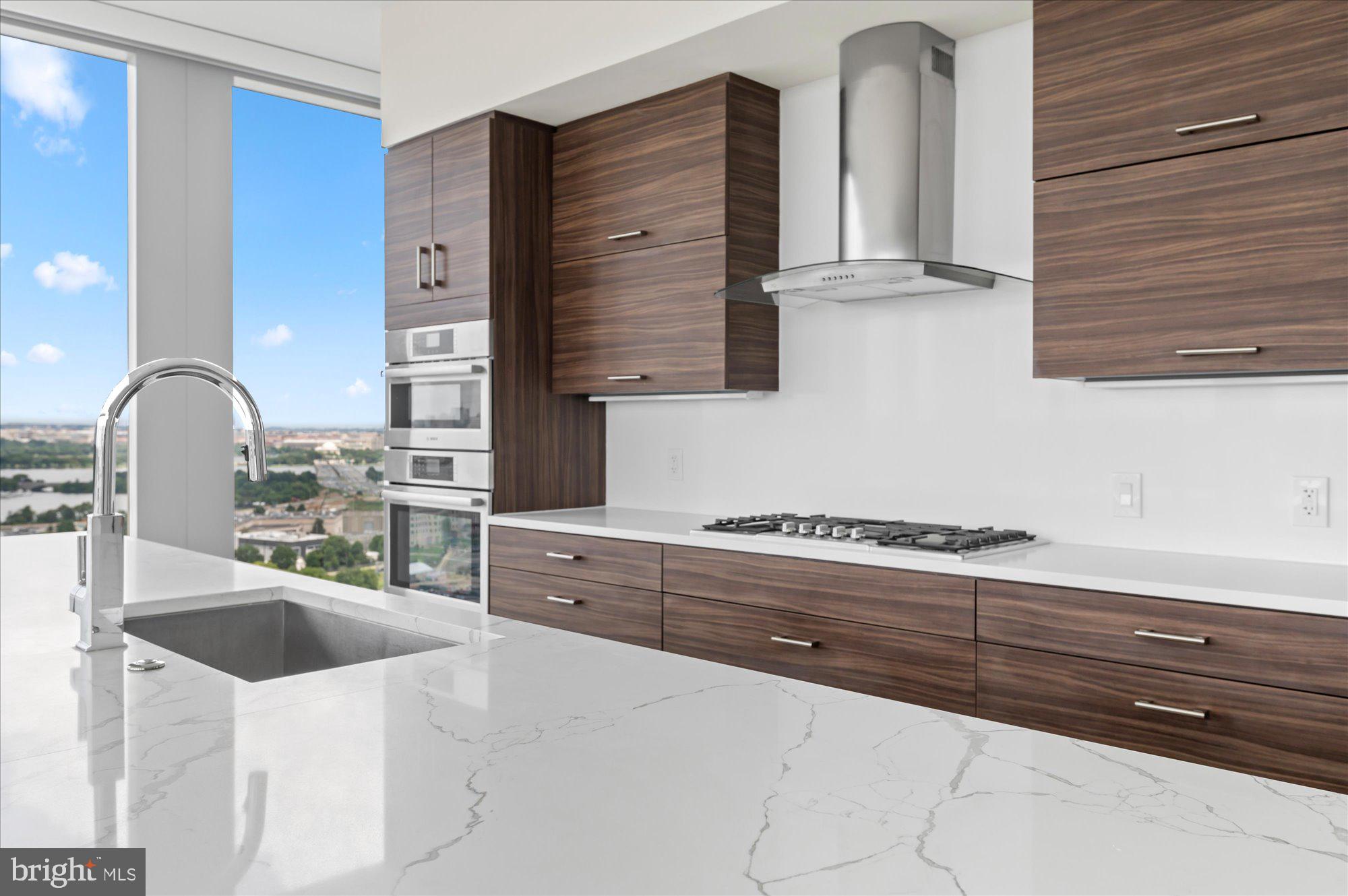 400 Army Navy Drive Dr Unit: 1821