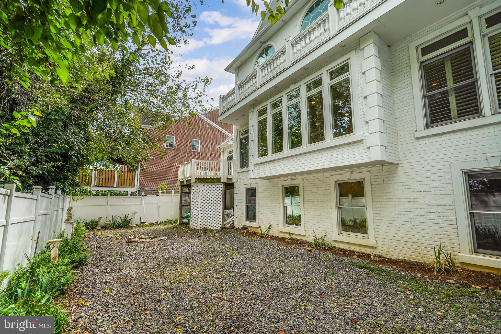 1607 S Arlington Ridge Road