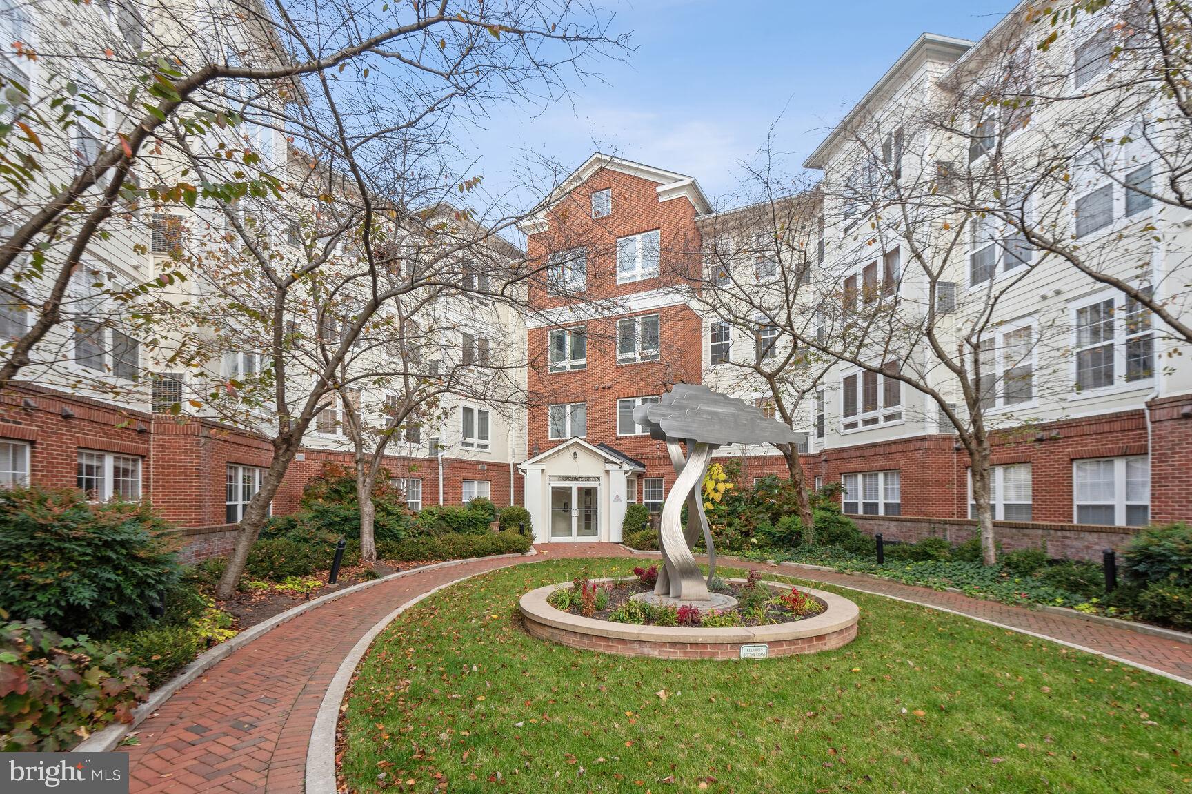 801 S Greenbrier Street Unit: 218