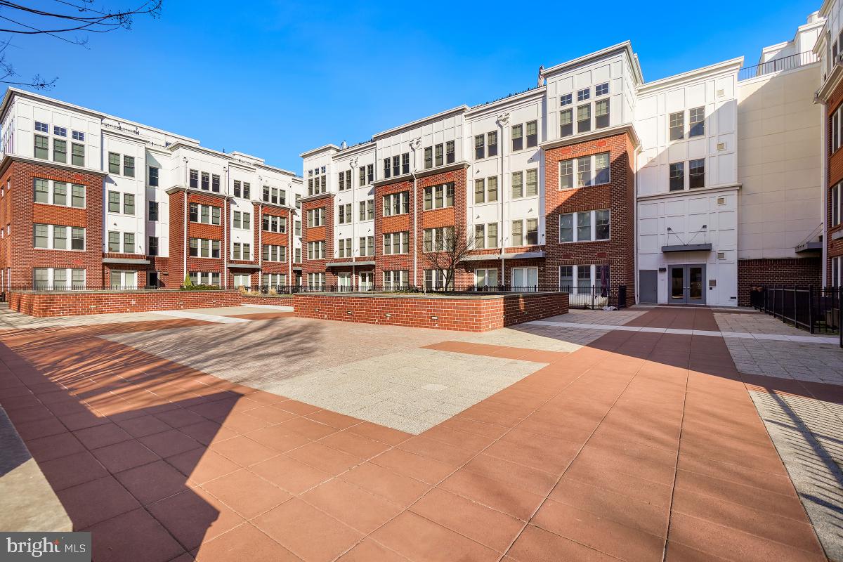 1418 N Rhodes St #B425