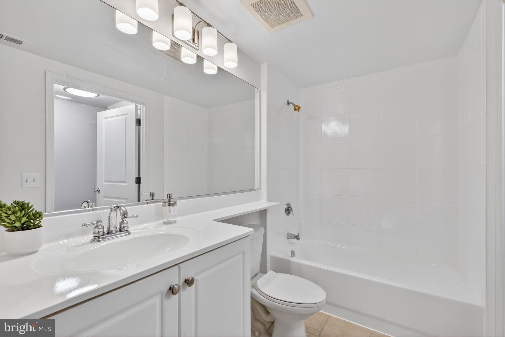 851 N GLEBE ROAD 817