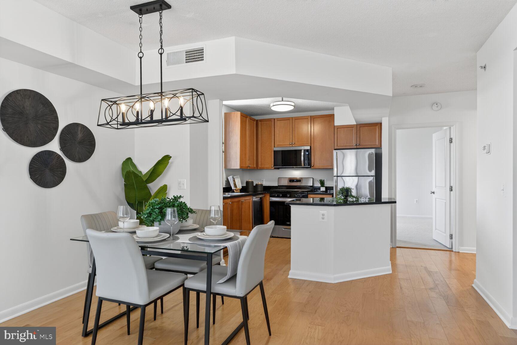 851 N GLEBE ROAD 817