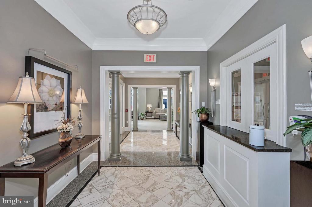 851 N GLEBE ROAD 817