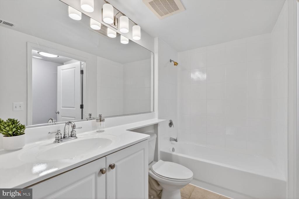 851 N GLEBE ROAD 817