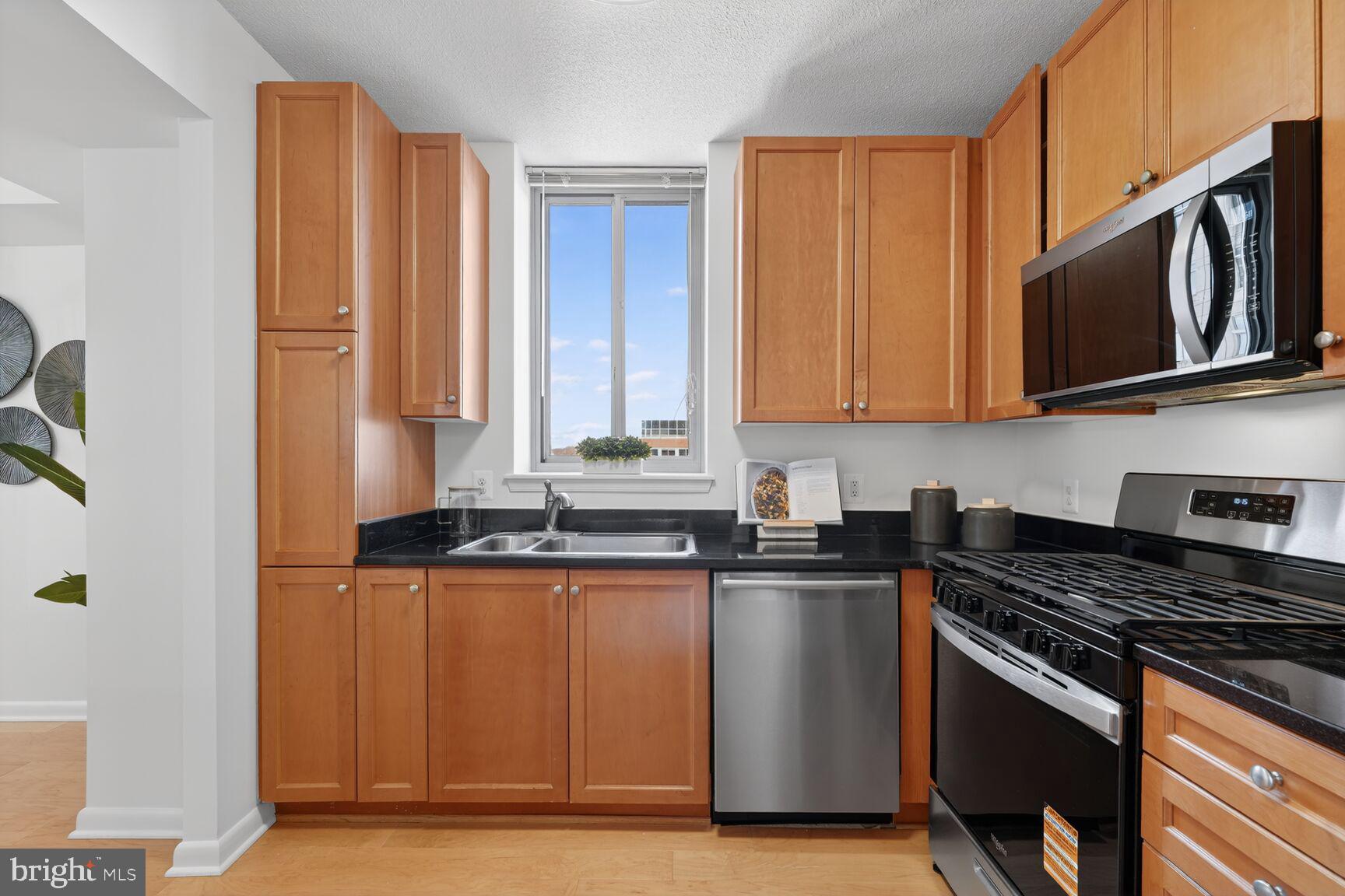 851 N GLEBE ROAD 817