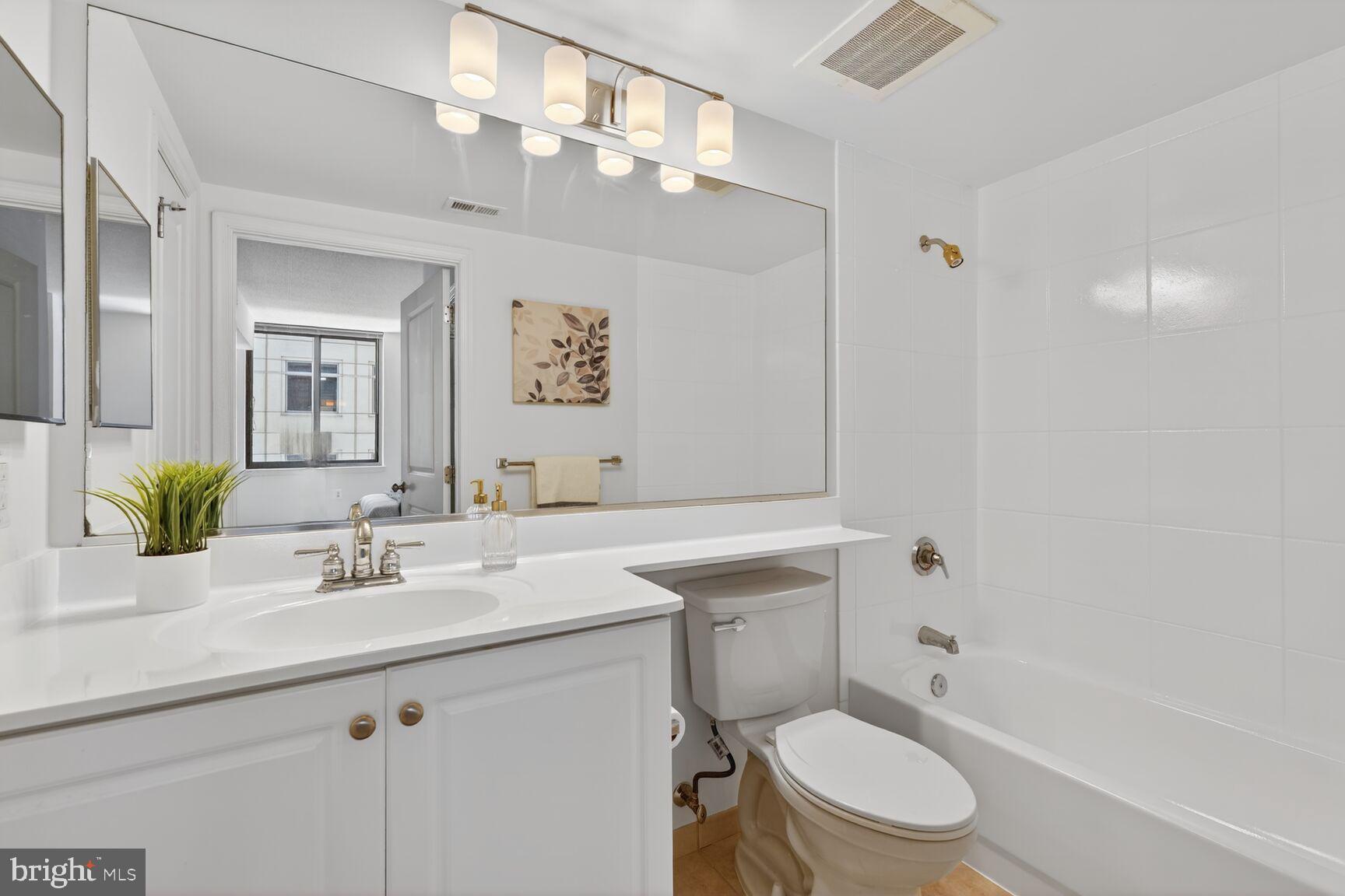 851 N GLEBE ROAD 817