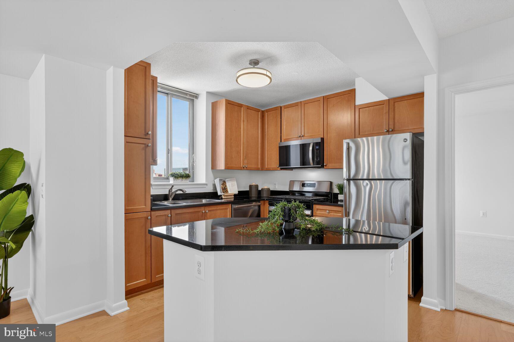 851 N GLEBE ROAD 817