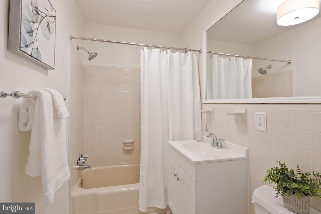 49 Skyhill Rd #204