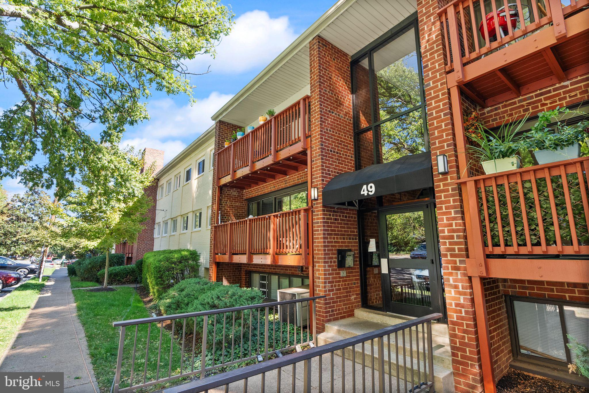 49 Skyhill Rd #204
